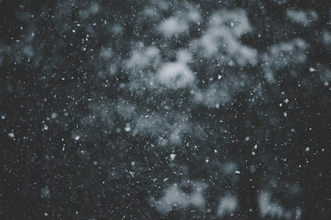 Heavy snow at night